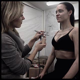 rc_thumbs/Backstage/at_work_vampire_make_up_1558646838.jpg